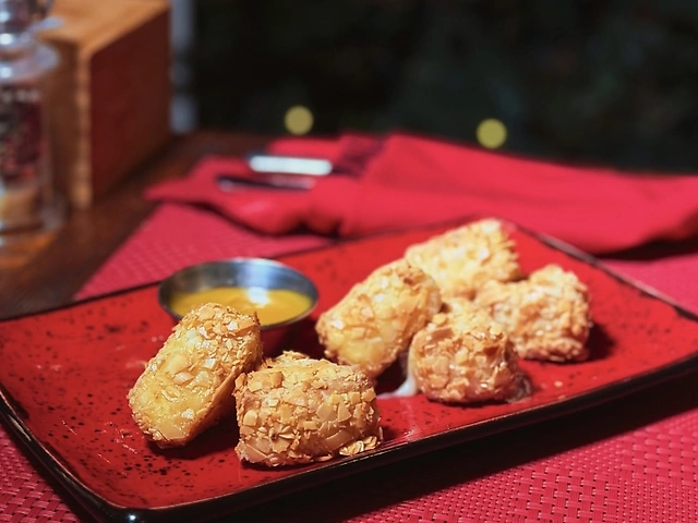 Комамбер в мигдалі