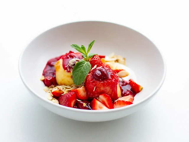 Сирники з полуницею