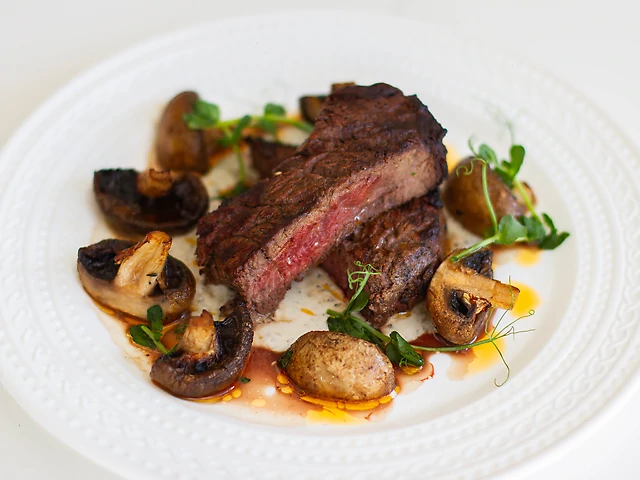 Філе-міньйон із трюфельним соусом