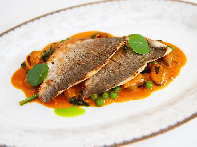 Дорадо з мідіями та шпинатом