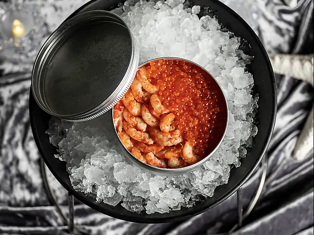 Олівʼє з червоною ікрою