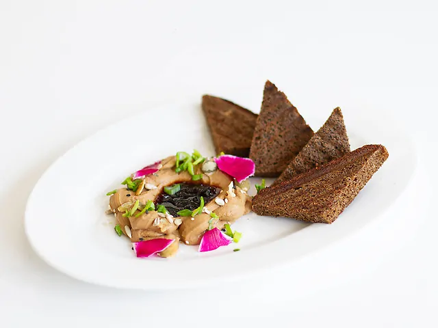 Паштет з цибулевим конфі