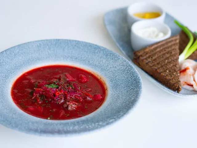 Борщ з телятиною/куркою на вибір