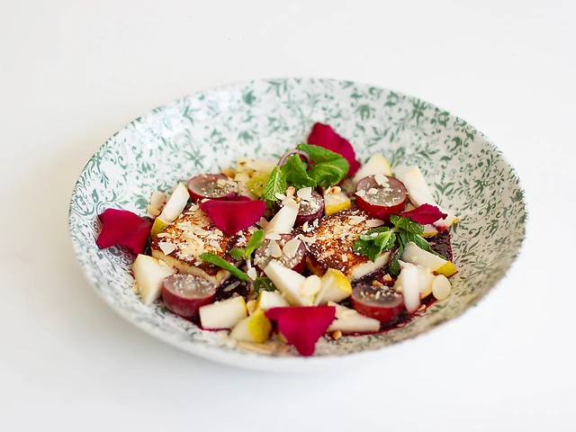 Халумі з грушою