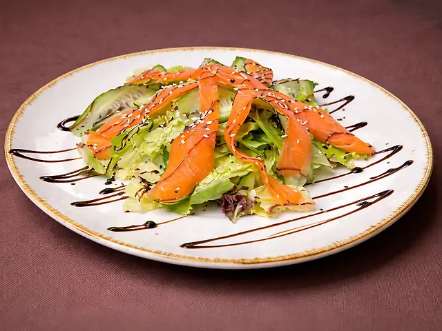 Салат з лососем