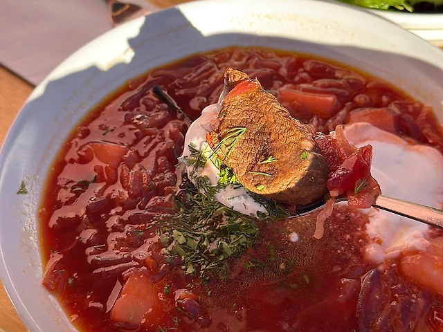 Великий вуджений борщ з яловичиною