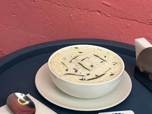 Овочевий суп з соусом песто