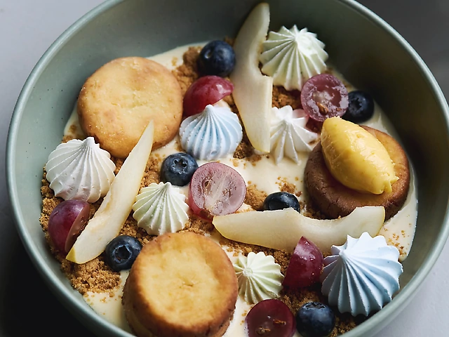 Цитрусові сирники з англійським ванільним кремом