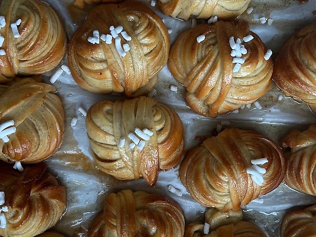 Булка з кардамоном