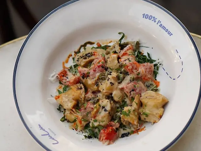 Рапани зі шпинатом та печеним перцем