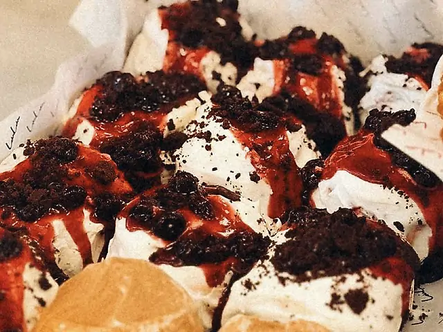 *з вишнею для улюблених cherie