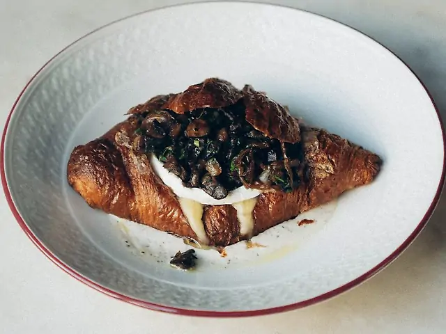Croissant with brie and mushrooms