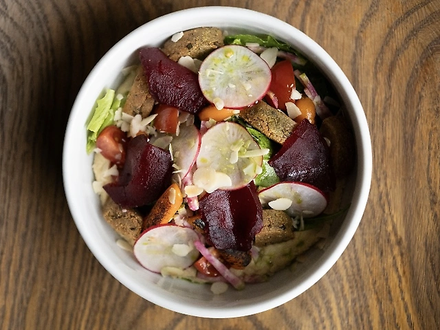 Салат з хумусом: 