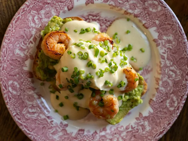 Бенедикт з креветкою: 