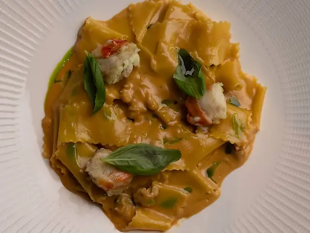 Папарделле з крабом та соусом біск