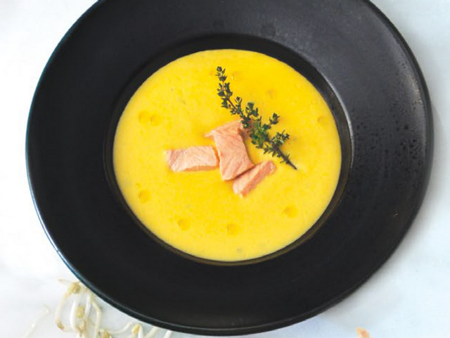 Вершковий крем-суп з лососем