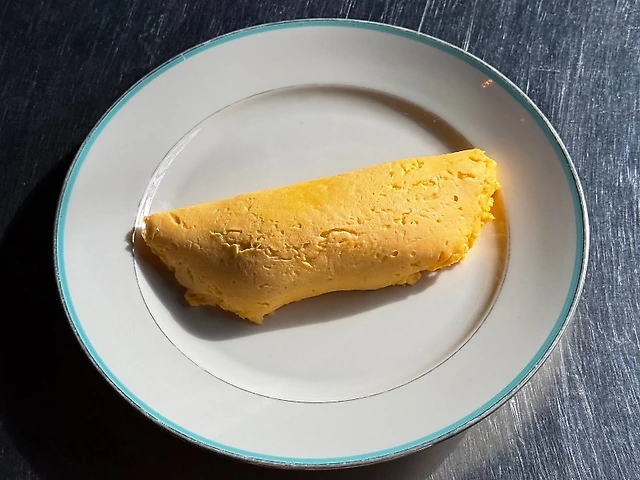 Омлет із сиром