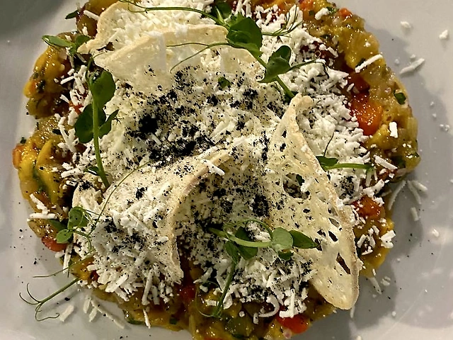 Салат із печених овочів з бринзою