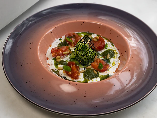 Страчаталле з печеним перцем та в'яленими томатами