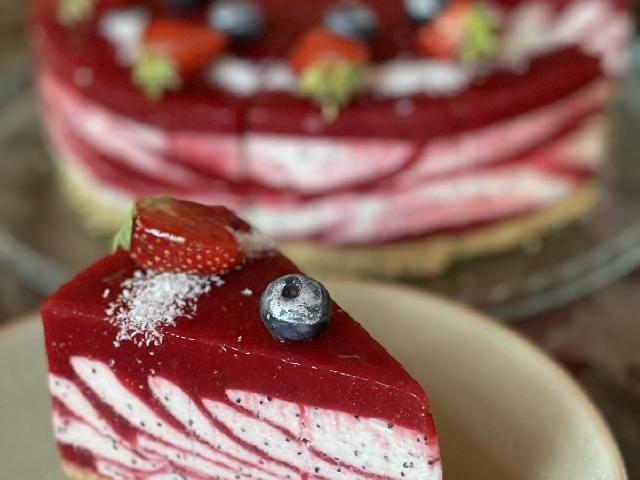 Полунично-мармуровий