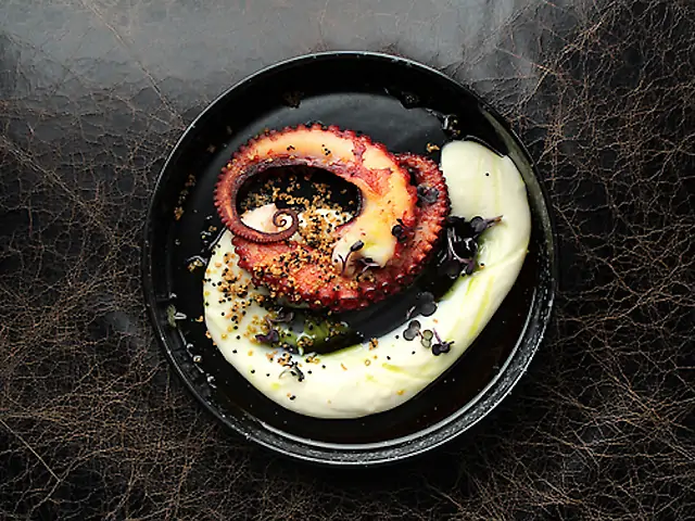 Восьминіг гриль з пюре із селери та лемонграсу