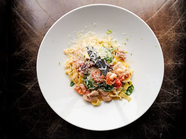 Паста з морепродуктами у вершковому соусі