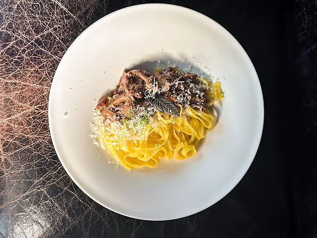 Фетучіні з томленою качкою