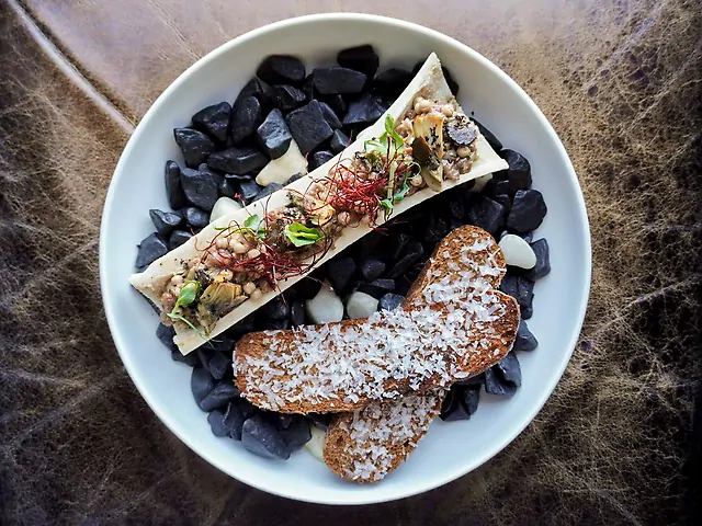 Тартар з Аргентинського міньйону з кремом з кісткового мозку та трюфелем