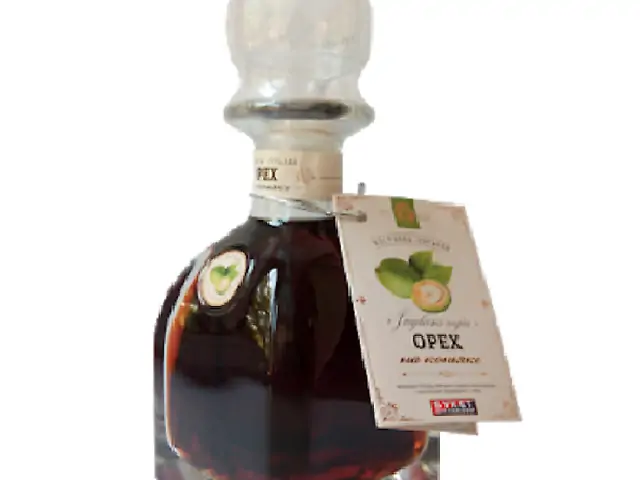 Настоянка гірка `Горіх у дивіні` (графін) 36% 0,5л