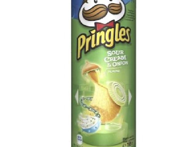 Чипсы Pringles со вкусом Сметаны и лука.