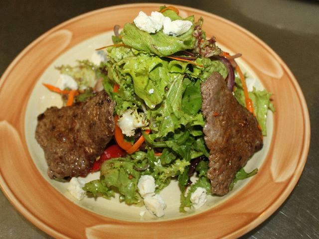 Гриль-стейк салат