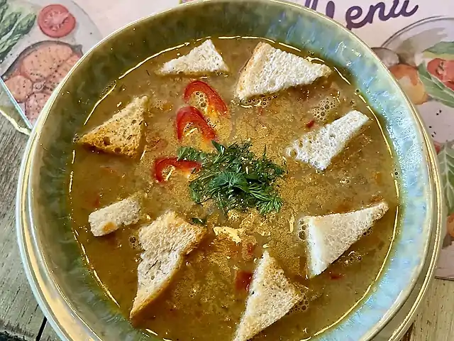 Пістній суп Дал з Сочевиці