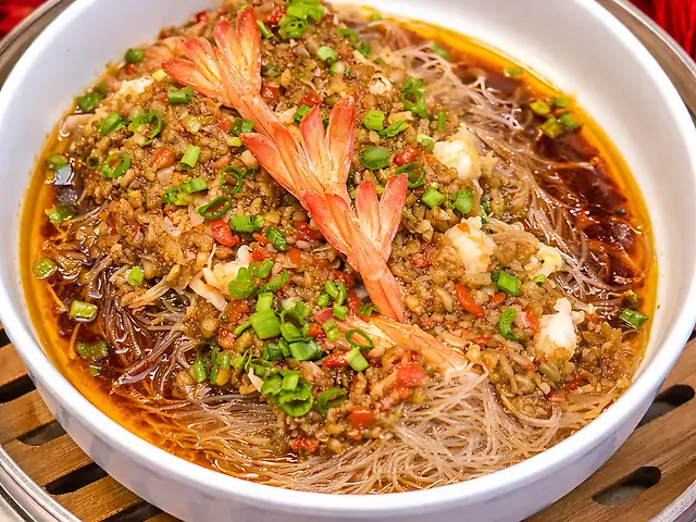 Креветки з лапшиною на пару