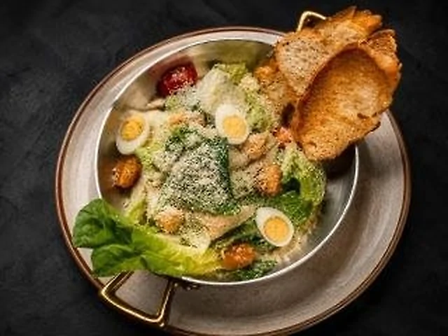 Салат Цезар з куркою