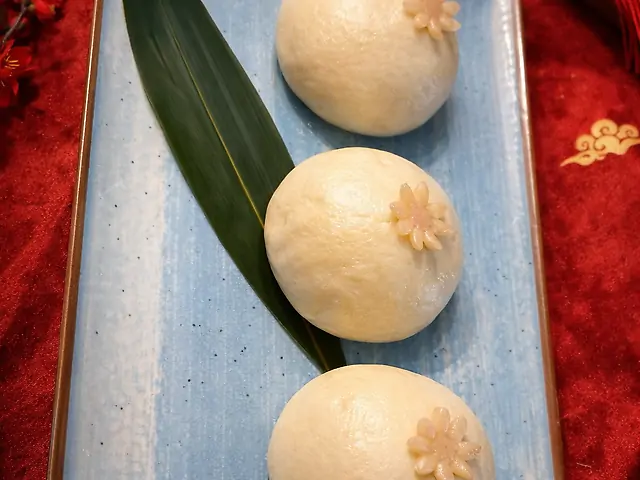 Десерт солодкі Бао з  кремом