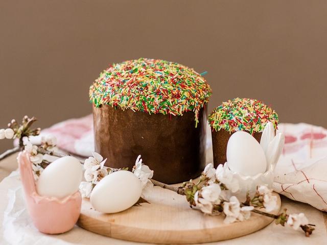 Пасхальный кулич с изюмом