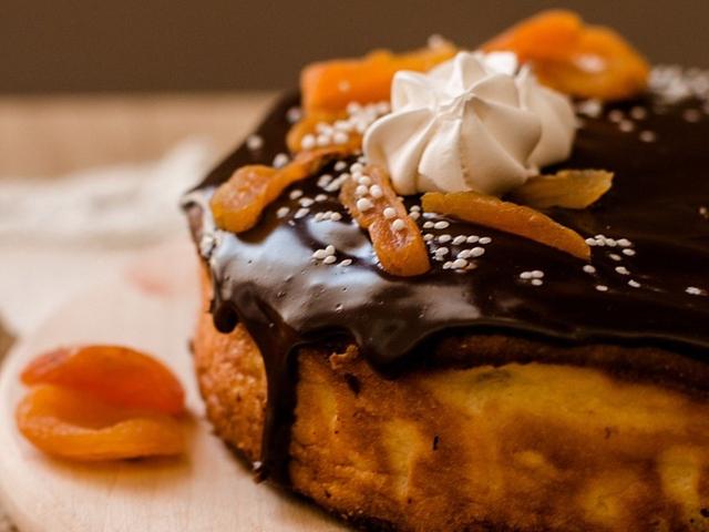 Пасхальный сырник с курагой