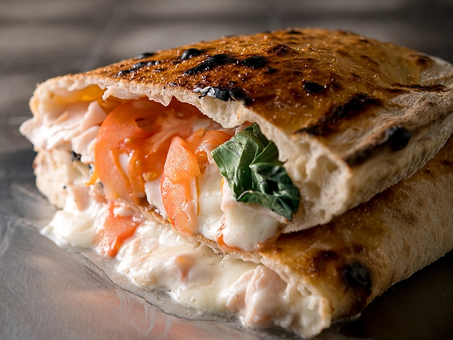 Кальцоне с курицей