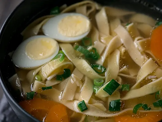 Курячий бульйон з локшиною