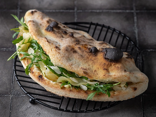 Сендвіч сирний з карамелізованою грушею