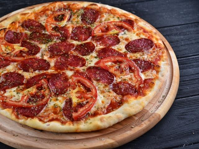 Пицца Пепперони с салями