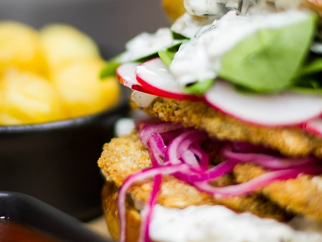 Fish burger з тюльчиними біточками