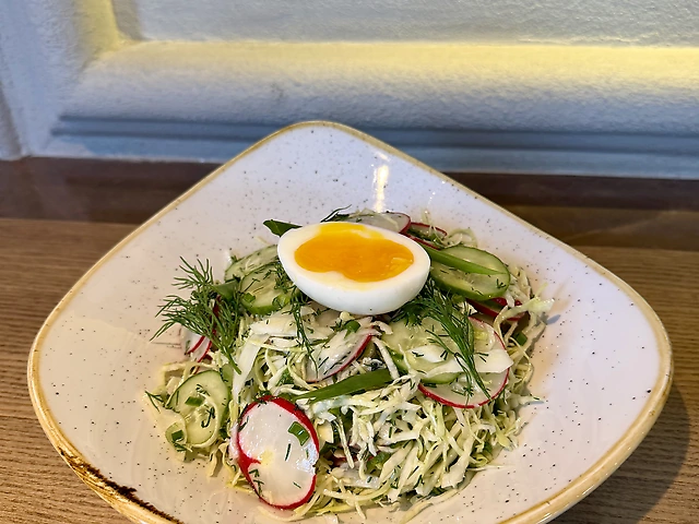 Летний салат с редиской