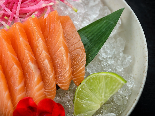 Сашимі з лососем