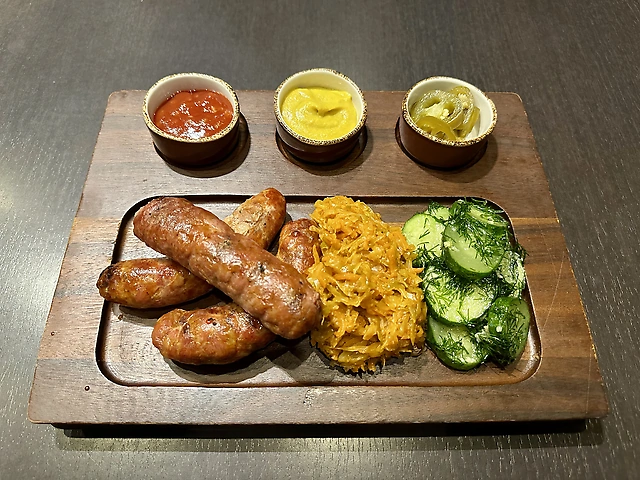 Колбаски с капустой по-баварски