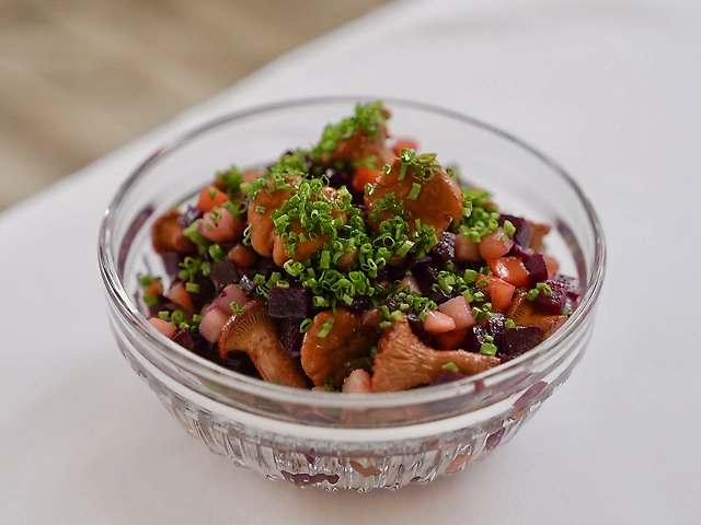 Вінегрет з маринованими лисичками