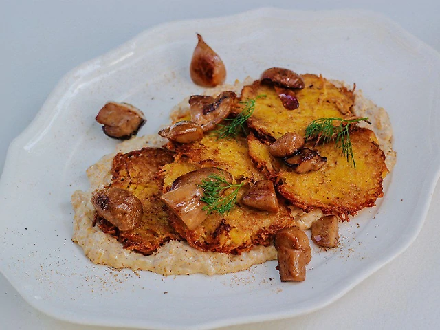 Деруни з білими грибами