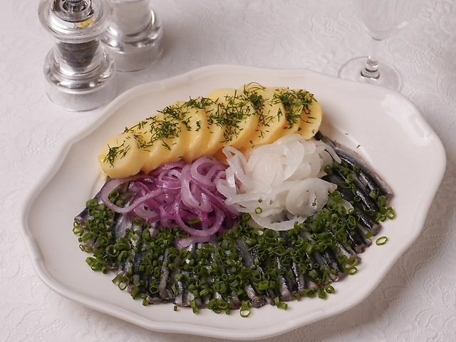 Малосольна тюлечка з відварною картоплею