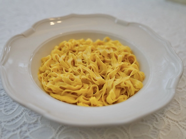 Дачна локшина з маслом