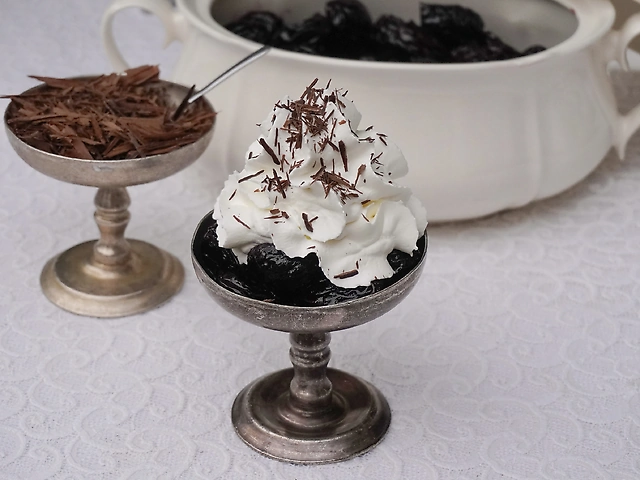 Чорнослив з волоським горіхом